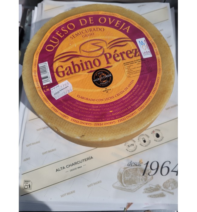 QUESO DE LECHE CRUDA DE OVEJA GABINO PEREZ SEMICURADO. SE VENDE EN CUÑAS DE 100GR